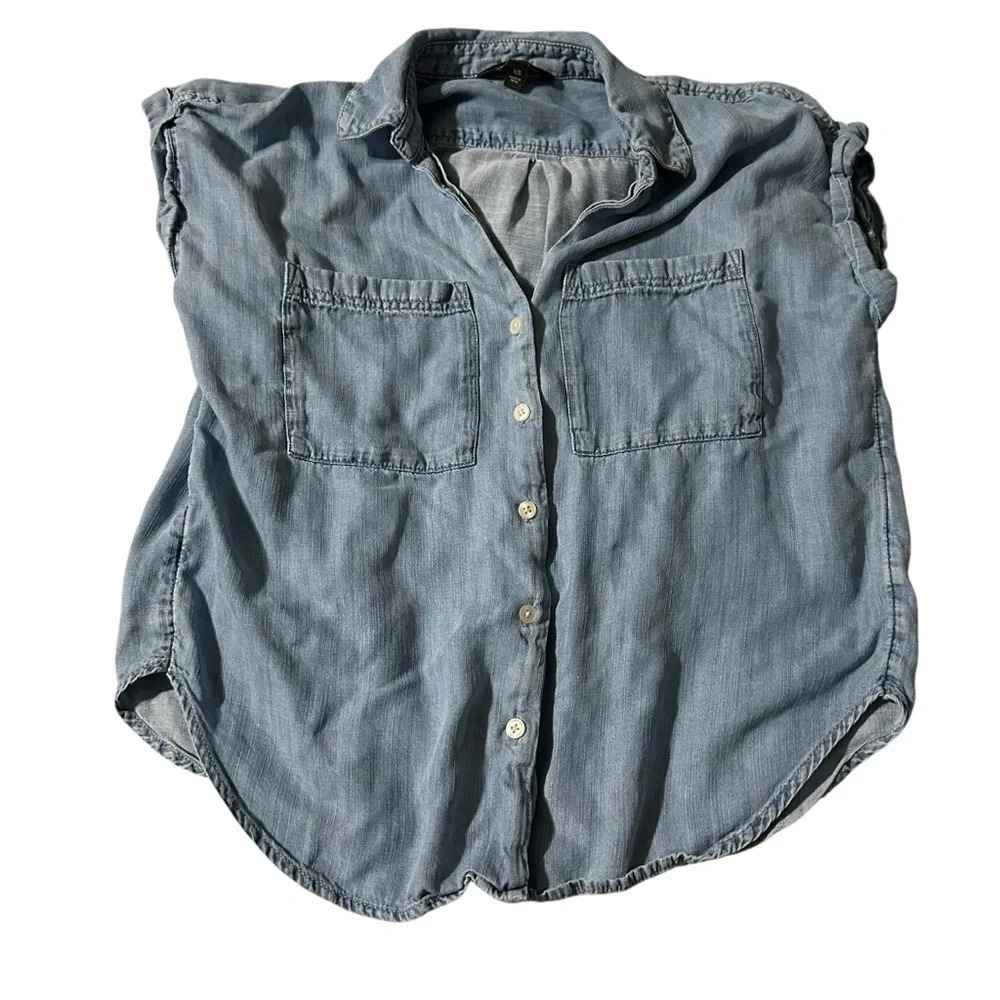 Banana Republic woman's size xsmall denim button down sleeveless shirt